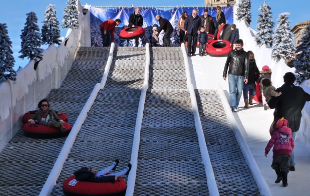Pista de Hielo y Descenso en Trineo en El Cuartel de Artillería  First