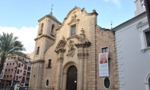 Santa Eulalia rinde homenaje a 20 célebres artistas con placas en los edificios